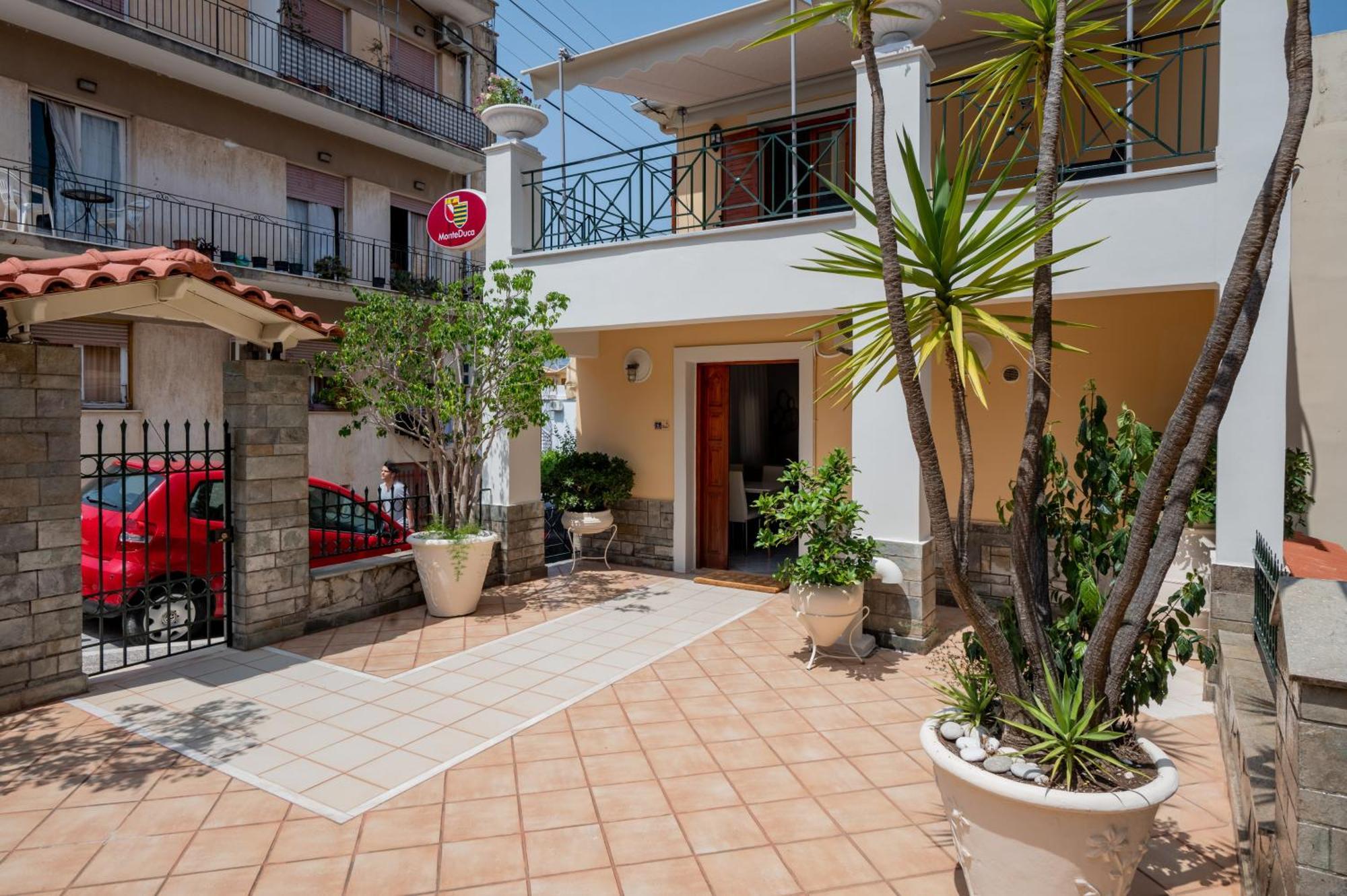 Monteduca Apartments Argostoli  Bagian luar foto